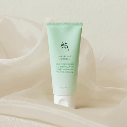 Gel de curățare cu extract natural de prune verzi, Beauty of Joseon Green Plum Refreshing Cleanser. Susține echilibrul pH-ului și reduce aspectul tern al tenului. wowskin.ro